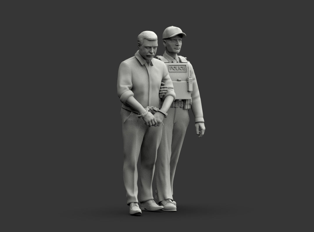 MM1224 Policeman Walking Suspect