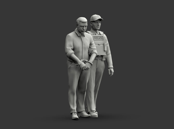MM1224 Policeman Walking Suspect
