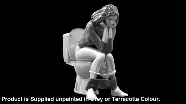 MM113 Girl on Toilet 1:76 Scale 18 + Figure