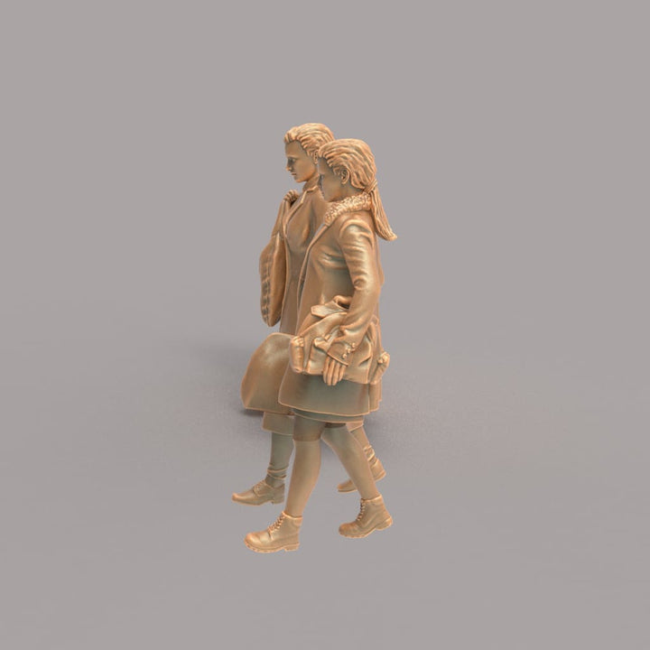 MM568 1940’s Style Mum and Daughter Figure