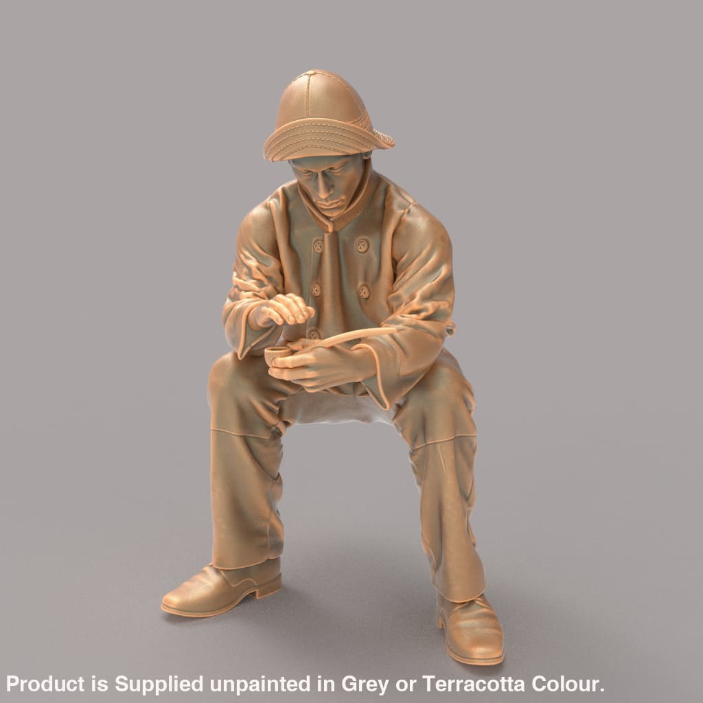 MM940 Fisherman sitting with clay pipe Figure