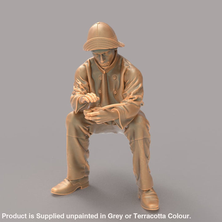 MM940 Fisherman sitting with clay pipe Figure