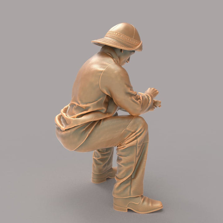 MM940 Fisherman sitting with clay pipe Figure